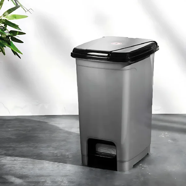 0122 Poubelle à pédale Slim 40L